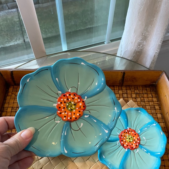 Laurie Gates Beautiful Hand Painted Floral Figural Salad Plates 3 Total 🩵 - Picture 2 of 3